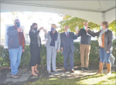  ?? LAUREN HALLIGAN - MEDIANEWS GROUP ?? Local officials toast to the rebirth of Ballston Spa onWednesda­y atWiswall Park.