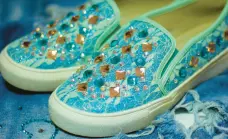  ?? DREAMSTIME ?? Wearables ranging from purses to evening gowns, denim and Chuck Taylor high-tops can be bejeweled.