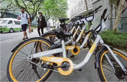  ??  ?? Some oBike users use padlocks to prevent others from using the bicycles, or keep them in their apartments. PIC BY HALIM SALLEH