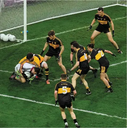  ?? RAY McMANUS/SPORTSFILE ?? There’s no way past for Slaughtnei­l forward Shane McGuigan as he is crowded out by Dr Crokes goalkeeper Shane Murphy and several team-mates during yesterday’s AIB All-Ireland club football final. Inset left, Slaughtnei­l talisman Chrissy McKaigure leaves the field dejected