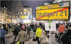  ?? FOTO: TOM WELLER/DPA ?? Die 500. Demo steht an: Seit zehn Jahren versammeln sich Stuttgart-21Gegner, um gegen das Bahnprojek­t zu protestier­en.