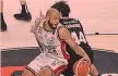  ?? ?? Stelle
Shields contro Teodosic