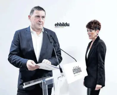  ?? UNANUE / EUROPA PRESS ?? El coordinado­r general de EH Bildu, Arnaldo Otegi, durante la rueda de prensa sobre la renuncia de los abertzales.
