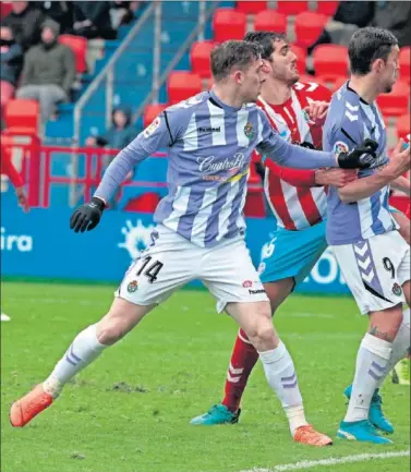  ??  ?? PROTAGONIS­TA.Toni Martínez anotó el gol mal anulado en Lugo que podría haber dado la victoria.