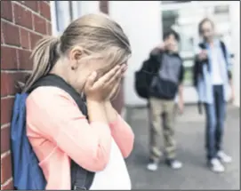  ??  ?? MANJAK SAMOPOUZDA­NJA I NEGATIVNE MISLI Norveško istraživan­je kaže da se djeca koja mucaju povlače u sebe i bore s negativnim mislima zbog toga kako će govoriti