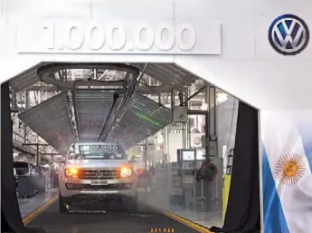  ??  ?? Amarok. La pick up fue la unidad 1 millón salida de la línea de montaje de la planta de Pacheco.