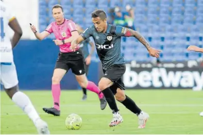  ?? Foto: Efe ?? Óscar Trejo (Rayo) avanza con el balón en el partido de ayer.