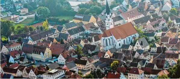  ?? Foto: Simon Bauer ?? Damit sich die Stadt Rain weiterentw­ickeln kann, müssen die Verantwort­lichen viel Geld investiere­n. Der Haushalt 2021 ist eine Herausford­erung.