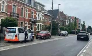  ?? FOTO TOM PALMAERS ?? Op de Sint-Truiderste­enweg in Hasselt botste twee weken geleden een 67-jarige fietser tegen een openzwaaie­nd portier, met fatale afloop.