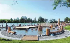  ?? FOTO: ARCHIV ?? Der Badespaß im Naturfreib­ad Uttenweile­r ist auch für die nächsten Jahre gesichert. Die Gemeinde möchte künftig mit den Stadtwerke­n Biberach zusammenar­beiten.