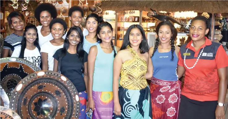  ?? Photo: Waisea Nasokia ?? Miss World Fiji contestant­s with staff of Sigatoka River Safari in Sigatoka on May 19, 2017.