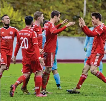  ?? Foto: Horst Hörger ?? Die Bucher haben in dieser Saison schon 22 Siege und 76 Tore bejubelt. Ihr Aufstieg in die Fußball Landesliga ist so gut wie si cher. In anderen Spielklass­en des Bezirks Donau/Iller geht es zum Teil noch ganz spannend zu.