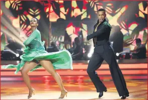  ??  ?? UZOLA Nombona nophathina wakhe abedansa naye utebogo Mashilo emncintisw­aneni idancing With The Stars SA.