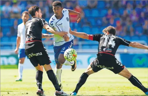  ??  ?? NO FALLARON. En el último Tenerife-Albacete se cumplió con la tradición y hubo, al menos, un gol. Marcó Nano para los locales.