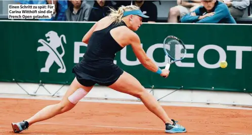  ??  ?? Einen Schritt zu spät: Für Carina Witthöf sind die French Open gelaufen.