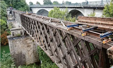  ?? Foto: Martina Diemand ?? Was für ein imposantes Bauwerk, die König Ludwig Brücke in Kempten, die über die Iller führt. Jetzt muss das gute Stück saniert werden.