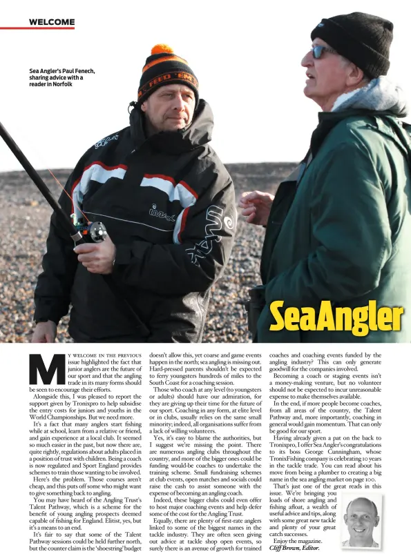  ??  ?? Sea Angler’s Paul Fenech, sharing advice with a reader in Norfolk