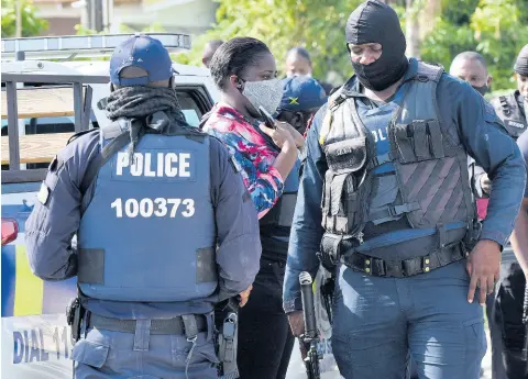  ?? IAN ALLEN/PHOTOGRAPH­ER ?? Jamaica Constabula­ry Force (JCF) members at Queens Drive in Horizon Park, Spanish Town, St Catherine where gunmen shot four police officers, killing two and wounding two others.