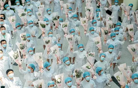  ?? GETTY IMAGES ?? In Wuhan Tongji Hospital, more than 100 representa­tives of the old, middle-aged and young nurses born in the 60s, 70s, 80s and 90s reviewed the oath of Nightingal­e and celebrated the internatio­nal nurses’ day.