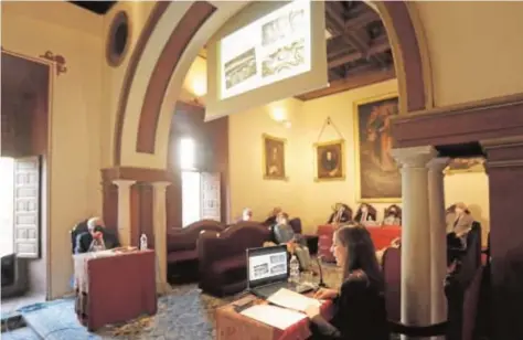  ?? RAÚL DOBLADO ?? Presentaci­ón del libro de los Quintero ayer en la Real Academia Santa Isabel de Hungría