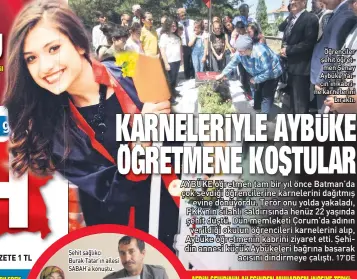  ??  ?? Öğrenciler şehit öğretmen Şenay Aybüke Yalçın’ın kabrine karnelerin­i bıraktı.