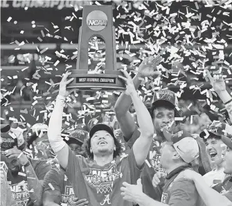  ?? JAYNE KAMIN-ONCEA/USA TODAY SPORTS ?? Guard Mark Sears lifted the West Regional champion’s trophy last Saturday after leading Alabama past Clemson and putting the Crimson Tide into the Final Four.