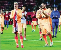  ?? EFE ?? Los jugadores del Atlético, tras la derrota en Mallorca