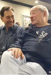  ??  ?? Top Rank chairman Bob Arum chats with STAR columnist Joaquin Henson.