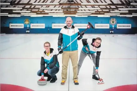  ?? IAN WILLMS NEW YORK TIMES ?? Andrew Flemming, left, Will Hamilton and Geoff Fowler, the sweeping success behind the SmartBroom. The brooms have built-in sensors measuring stroke rate and force, to help sweepers in the sport of curling hone their crucial but imperfectl­y-understood...