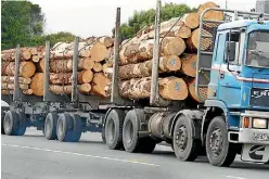  ?? PHOTO: JOHN HAWKINS/STUFF ?? Truck towbar connection­s are the focus of an alert by the NZTA.