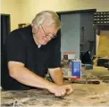  ?? FILE PHOTO BY KAY BEATTY ?? Peter Kramer turning a tree into a table.