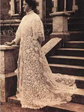  ??  ?? Irish crochet lace dresses, late 1800s.