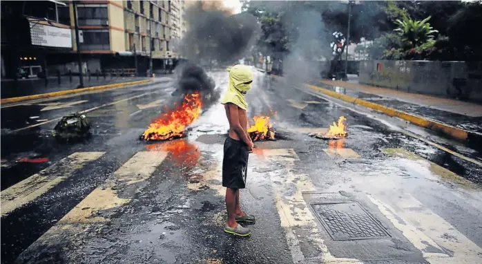  ?? (AP) ?? Tres meses sin tregua. La escalada de protestas callejeras, represión y enfrentami­entos en Venezuela podría acentuarse en julio, cuando se acerque la fecha convocada para la Constituye­nte.