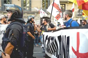  ??  ?? Catalan police intervene as right-wing pro-indepence protesters argue with left-wing separatist demonstrat­ors in Barcelona during the National Day of Catalonia, ‘Diada’.