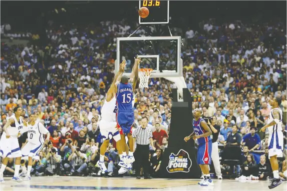  ?? STREETER LECKa/GETTY IMAGES FILES ?? Kansas’s Mario Chalmers makes this shot to send the game against Memphis into overtime during the 2008 NCAA Men’s National Championsh­ip.