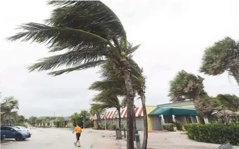  ?? / AP ?? Las primeras bandas de lluvia y viento del huracán Matthew comenzaban a llegar ayer en la tarde a Vero Beach, Florida.