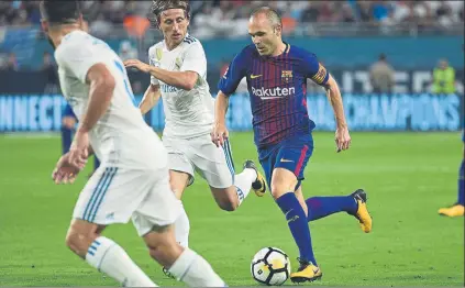  ?? FOTO: MANEL MONTILLA ?? Andrés Iniesta tiene muchos pretendien­tes por Europa aunque su corazón es azulgrana desde que llegó con 12 años a La Masia