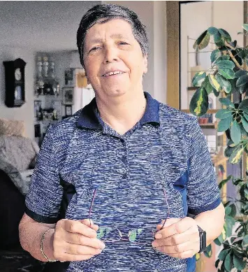  ?? FOTO: MAYLA LUEST ?? Jutta Richter, 70 Jahre, hat ihr halbes Leben in der DDR verbracht, die andere Hälfte im vereinigte­n Deutschlan­d.
