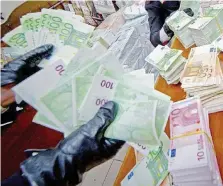  ?? Ansa ?? Soldi sporchi
Un sequestro di banconote false trovate dai Carabinier­i