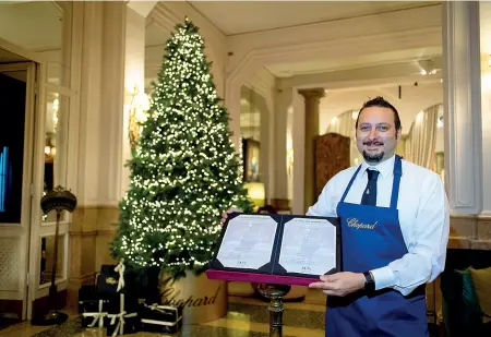  ?? ?? Il menu «Dopo Scala» del Don Carlos all’interno del Grand Hotel et De Milan propone riso al salto, cotoletta e panettone (foto Furlan/ LaPresse)