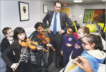 ?? Erik Trautmann / Hearst Connecticu­t Media ?? U.S. Rep. Jim Himes, D-Conn., visits the Carver Community Center and meets with students including Ian Greenman, Bailey Varley-Reid, 8; Rachel Jospeh, 8; Ariel Stover, 8; Daniela Garcia, 8, and Sophia Stapleton, 9, on Tuesday in Norwalk. Below, Himes works on a computer with Ariel Stover and Ammer Ihwainish, both 8.
