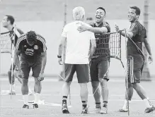  ?? EDUARDO VERDUGO
THE ASSOCIATED PRESS ?? Mexico players are all smiles during a training session Monday.