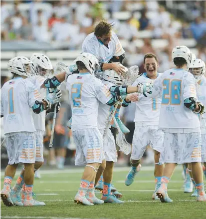  ?? RACHEL WOOLF/BALTIMORE SUN ?? The South team celebrates its win in the 2014 Under Armour All-America Boys Lacrosse Game.