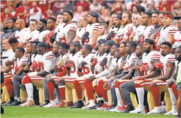  ?? MICHAEL CHOW, USA TODAY SPORTS ?? San Francisco 49ers players kneel during the national anthem Sunday at the Arizona Cardinals’ University of Phoenix Stadium.