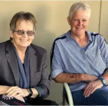  ?? Foto: Cornelle Carstens ?? Redakteurs van die Suid-Kaap Forum en Mossel Bay Advertiser. Wilma Adamson (links) en Suzette Herrer tydens ‘n beplanning­sessie hierdie week.