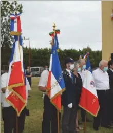  ??  ?? Les associatio­ns combattant­es avec leurs drapeaux