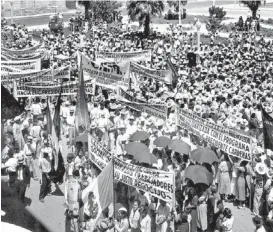  ??  ?? Manifestac­ión de respaldo al Presidente en 1940.