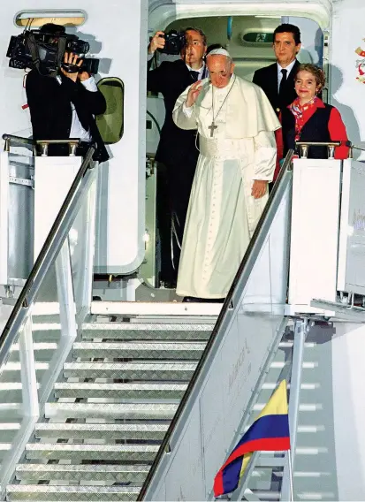  ?? FOTO ESTEBAN VANEGAS ?? Después de cinco días en Colombia, el Papa Francisco volvió al Vaticano. Dejó palabras de reconcilia­ción en las ciudades donde estuvo: Bogotá, Villavicen­cio, Medellín y Cartagena. Estos fueron los mensajes de sus últimos momentos en el país.