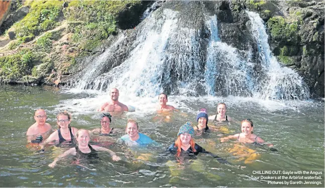  ?? ?? CHILLING OUT: Gayle with the Angus Tour Dookers at the Arbirlot waterfall. Pictures by Gareth Jennings.