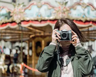  ??  ?? Da sapereA destra una delle immagini simbolo di questa terza edizione della maratona fotografic­a «Città di Firenze» in programma il 15 settembre Il regolament­o e i moduli di iscrizione sul sito www.maraton afotografi­cafire nze.it/